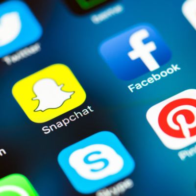 social-media-mobile-icons-snapchat-facebook-instagram-ss-1920-800x450